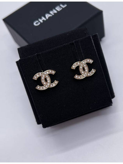 Women's CC Logo Pearl Crystal Stud Earrings Gold - CHANEL - BALAAN 2