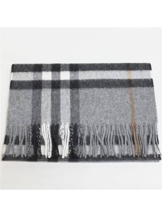 Giant Check Cashmere Scarf Grey - BURBERRY - BALAAN 5