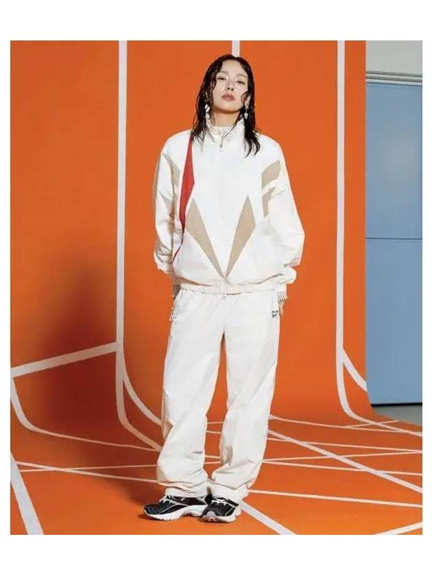 Hyori Lee wearing Vector Flash 2WAY warm up pants beige - REEBOK - BALAAN 1