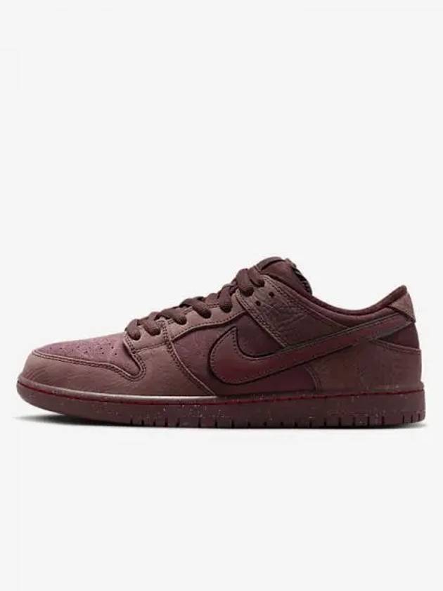 SB Dunk Premium Low Top Sneakers Burgundy Crush - NIKE - BALAAN 2