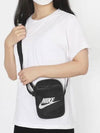 Heritage Small Cross Bag Black - NIKE - BALAAN 2