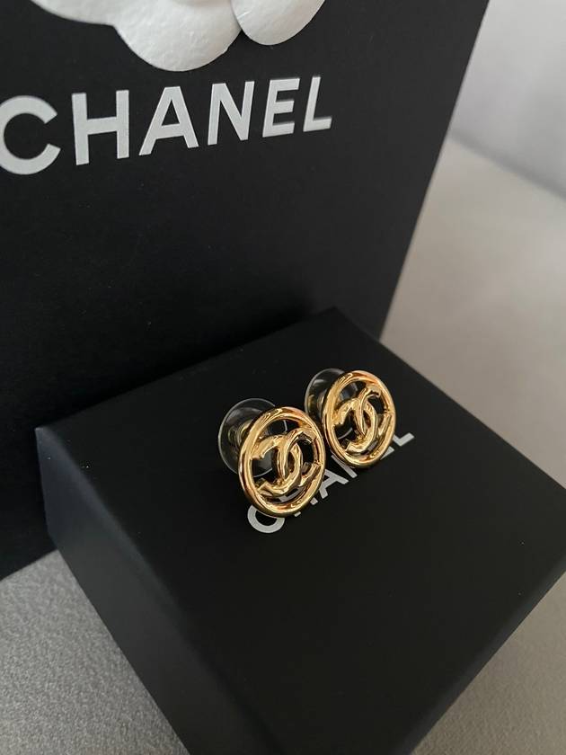 CC Logo Round Stud Earrings Gold - CHANEL - BALAAN 7