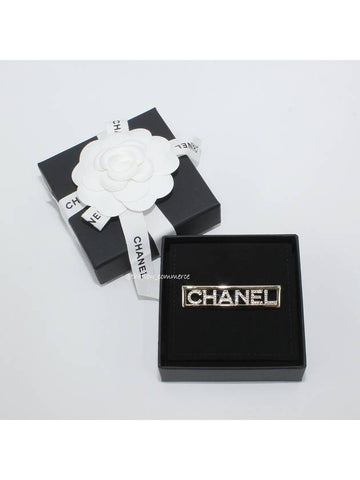 Logo Gold Metal Crystal Brooch ABA750 B10946 NN970 - CHANEL - BALAAN 1