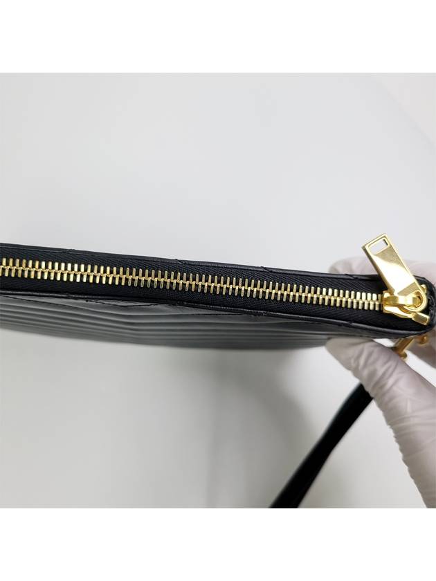 Matelasse Monogram Logo Strap Clutch Bag Black - SAINT LAURENT - BALAAN 6