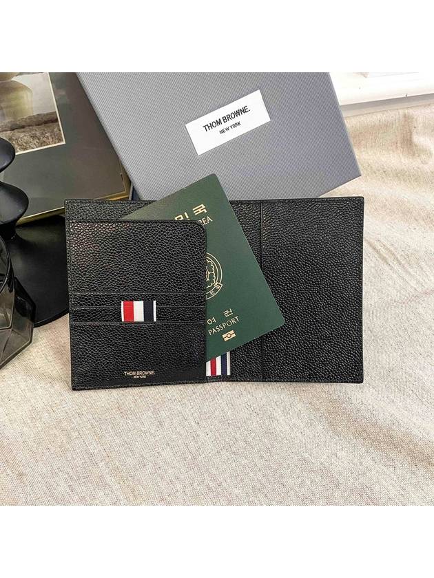 Pebble Grain Passport Holder Card Wallet Black - THOM BROWNE - BALAAN 10