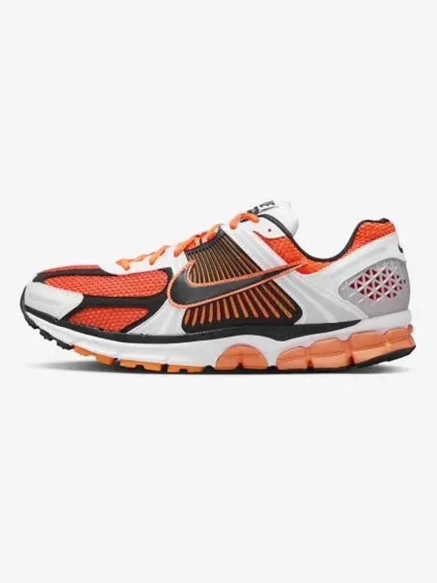 Zoom Vomero 5 M Total Orange Black White Metallic Platinum Hyper Crimson FB9149 800 - NIKE - BALAAN 2