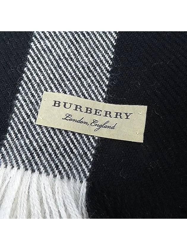 Muffler Fashion Accessories - BURBERRY - BALAAN 3