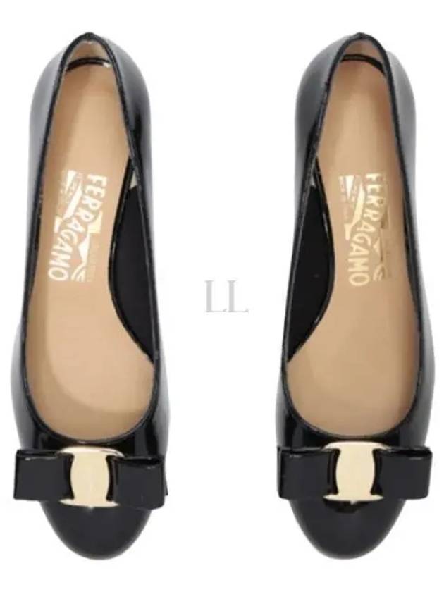 Vara Bow Patent Pumps Black - SALVATORE FERRAGAMO - BALAAN 2