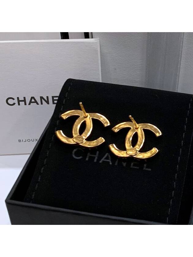 CC logo white gold vintage earrings - CHANEL - BALAAN 3