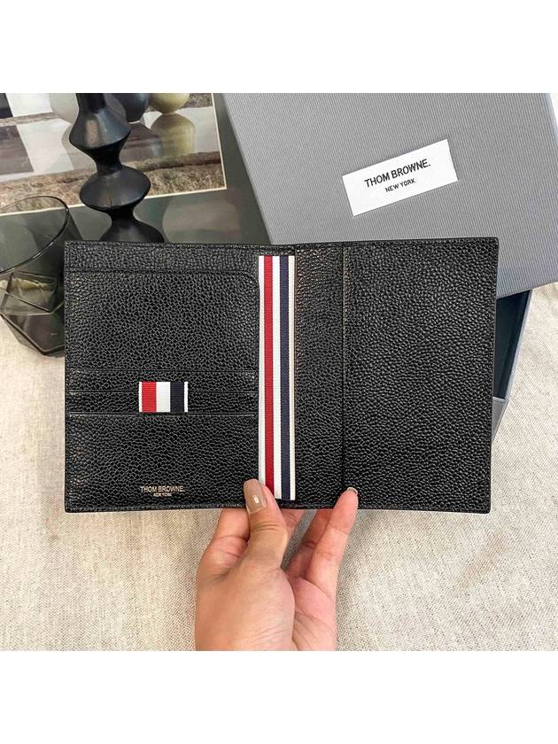 Pebble Grain Passport Holder Card Wallet Black - THOM BROWNE - BALAAN 6