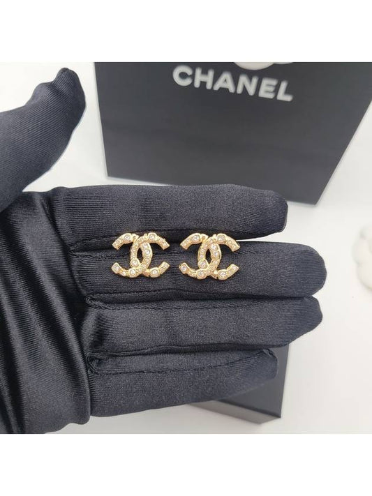 CC logo stud earrings gold - CHANEL - BALAAN 2