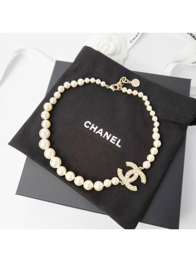 Necklace Metal Glass Pearls Resin & Gold Pearly White Crystal - CHANEL - BALAAN 2