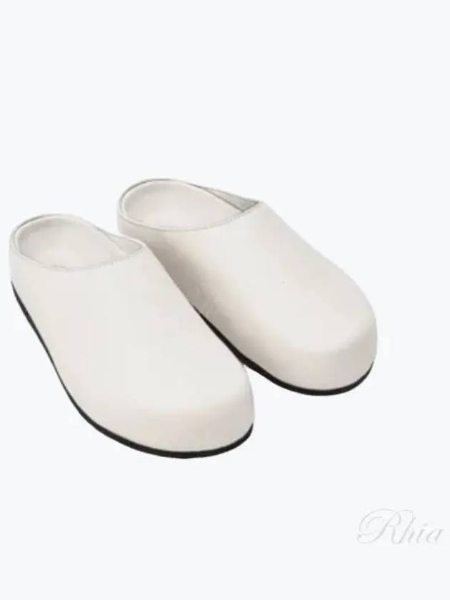 Wearing Clog Slippers Milk - STUDIO NICHOLSON - BALAAN 2