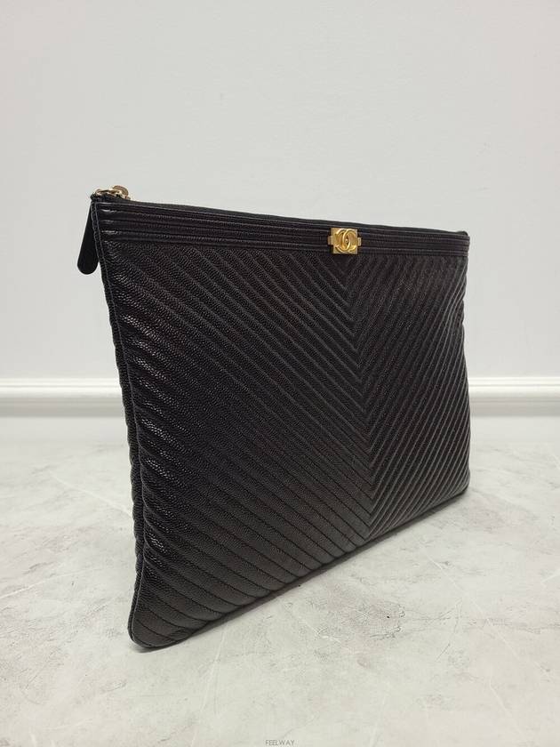 Used luxury goods Lewis It Caviar gold chevron boy clutch bag large size 25 - CHANEL - BALAAN 3