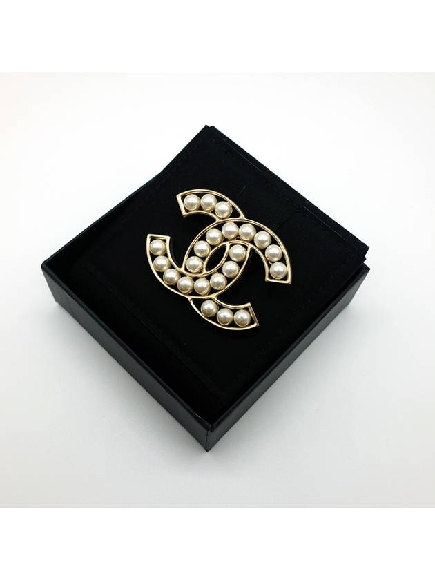 Brooch Metal Glass Pearls & Gold Pearly White - CHANEL - BALAAN 4