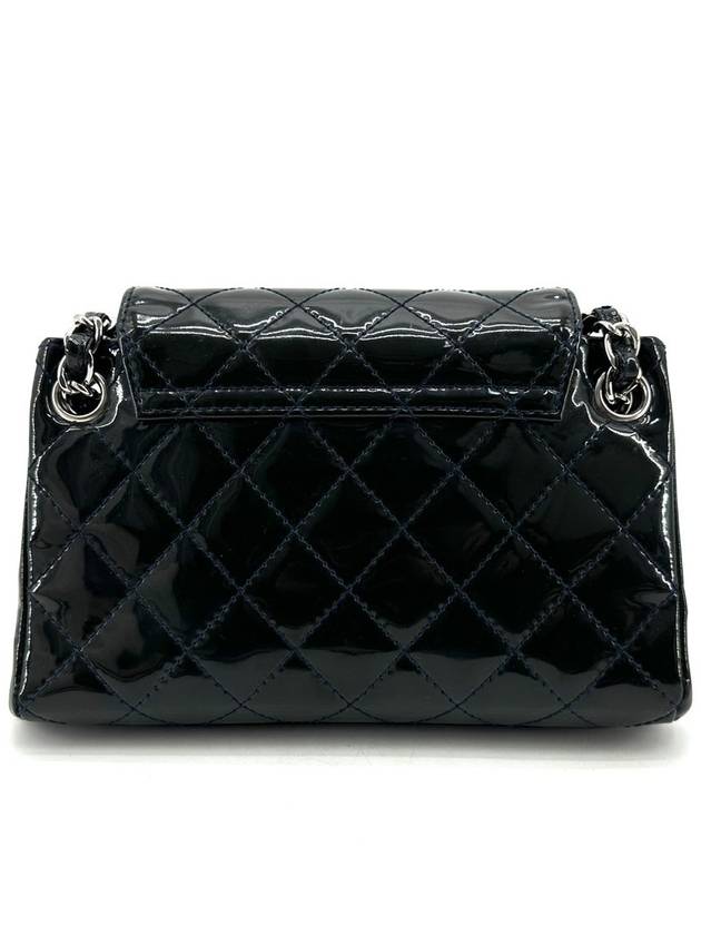 Patent flap shoulder bag mini - CHANEL - BALAAN 5