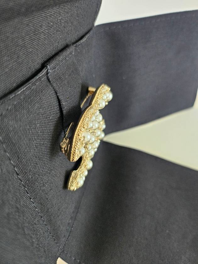 Classic CC Logo Pearl Crystal Brooch Gold - CHANEL - BALAAN 6