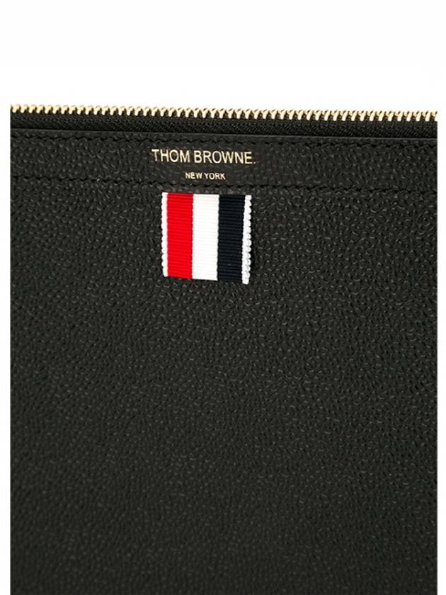 Pebble Grain Three Stripes Zipper Small Clutch Bag Black - THOM BROWNE - BALAAN 5