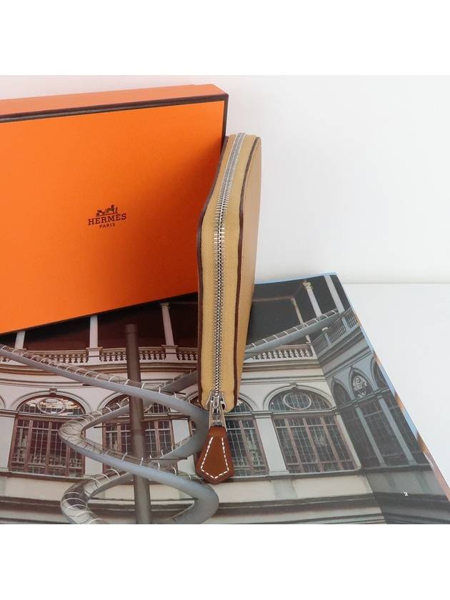 PORTEFEUILLE SILK IN COMPACT Zipper Half Wallet Caramel H085263CK AB - HERMES - BALAAN 3