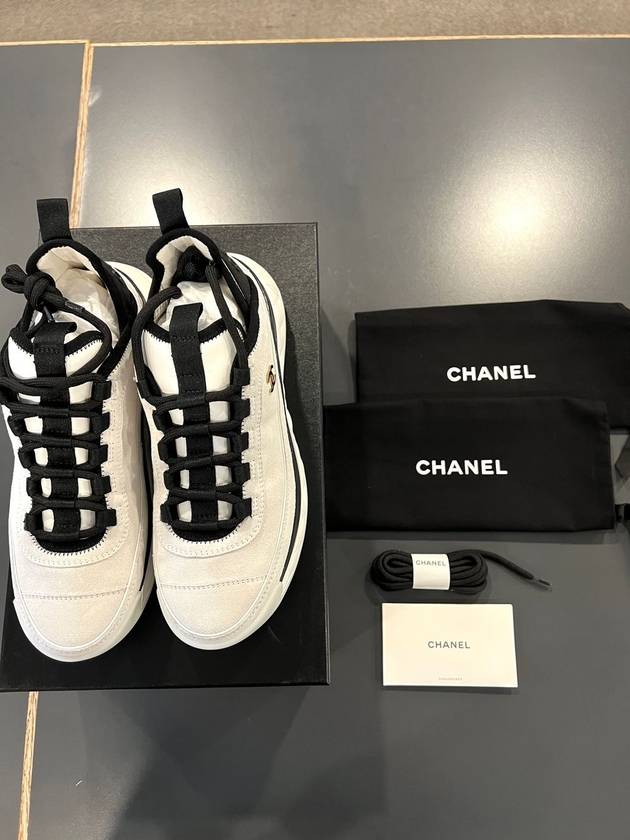 Logo Mixed Fibers Suede Low Top Sneakers White - CHANEL - BALAAN 10