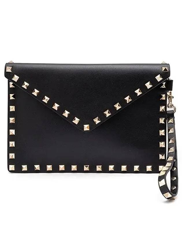 Rockstud Envelope Women's Clutch Bag Black - VALENTINO - BALAAN.