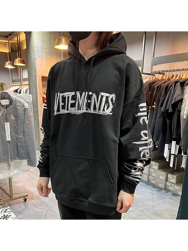 World Tour Logo Print Hoodie Black - VETEMENTS - BALAAN 4