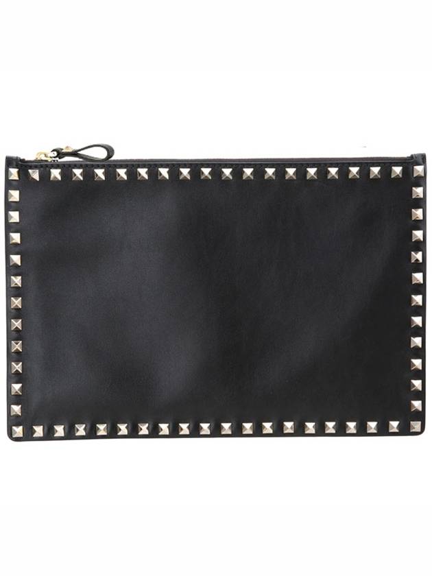 Rockstud Medium Clutch Bag Black - VALENTINO - BALAAN 2