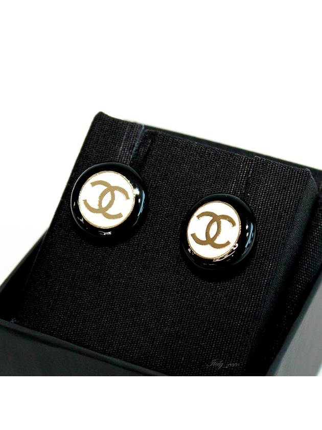 CC Logo Earrings White Black - CHANEL - BALAAN 10