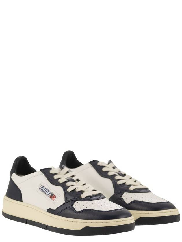 Medalist Navy Tab Low Top Sneakers White Navy - AUTRY - BALAAN 5