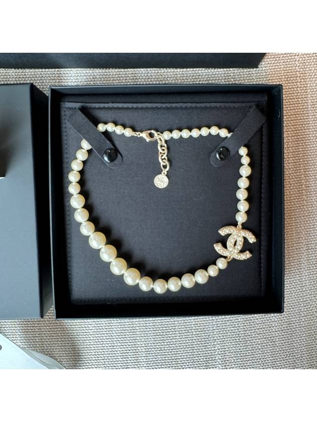 Necklace Metal Glass Pearls Resin & Gold Pearly White Crystal - CHANEL - BALAAN 2