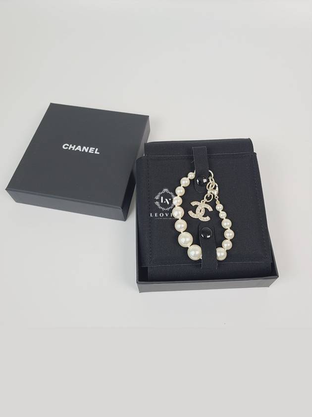 Crystal CC Logo Pearl Bracelet White - CHANEL - BALAAN 3