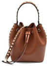 Rockstud Grainy Calfskin Bucket Bag Saddle Brown - VALENTINO - BALAAN.