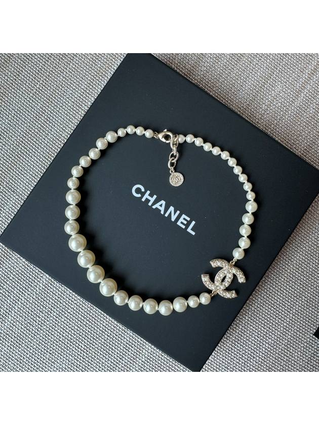 Necklace Metal Glass Pearls Resin & Gold Pearly White Crystal - CHANEL - BALAAN 6