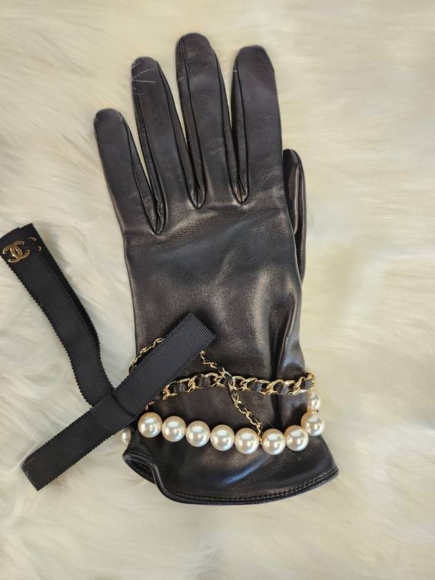 Women s chain pearl embellished leather gloves AA7328 7 5 Condition A - CHANEL - BALAAN 6