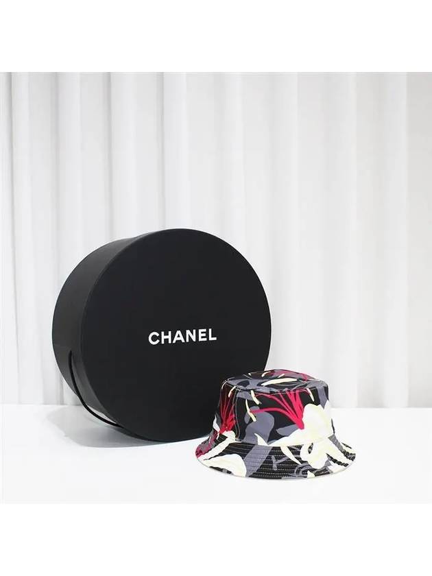 AA9255 B13542 NP711 CC Reversible DoubleSided Bucket Hat - CHANEL - BALAAN 4