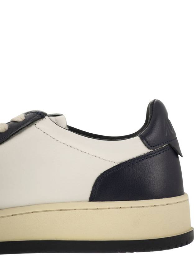 Medalist Navy Tab Low Top Sneakers White Navy - AUTRY - BALAAN 8