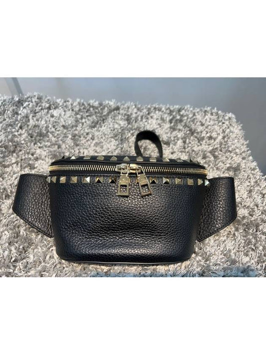 Women's Rockstud Leather Belt Bag Black - VALENTINO - BALAAN.