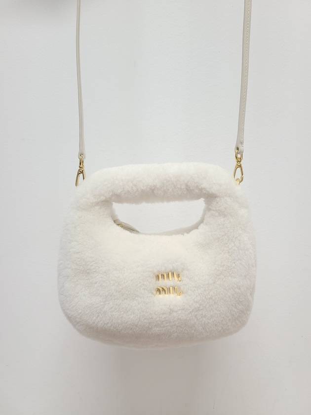 White shearling gold logo Wander hobo bag - MIU MIU - BALAAN 4