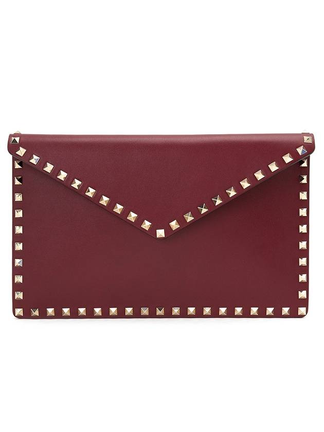 Rockstud Envelope Clutch Bag Cerise - VALENTINO - BALAAN 1