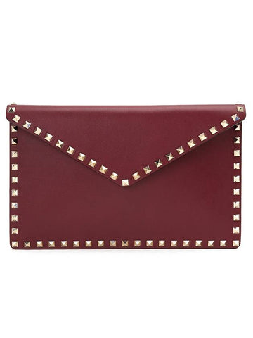 Rockstud Envelope Clutch Bag Cerise - VALENTINO - BALAAN 1