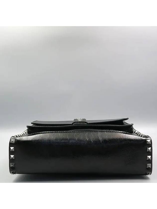 Rockstud decorated black patent leather one pocket crossbag - VALENTINO - BALAAN 4