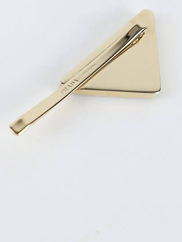 Engraved Logo Triangle Hair Pin Brown - PRADA - BALAAN 4