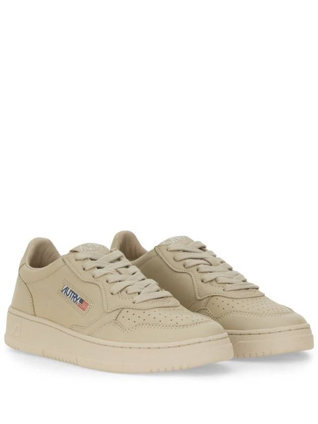 Autry "Medalist Low" Sneaker - AUTRY - BALAAN 3