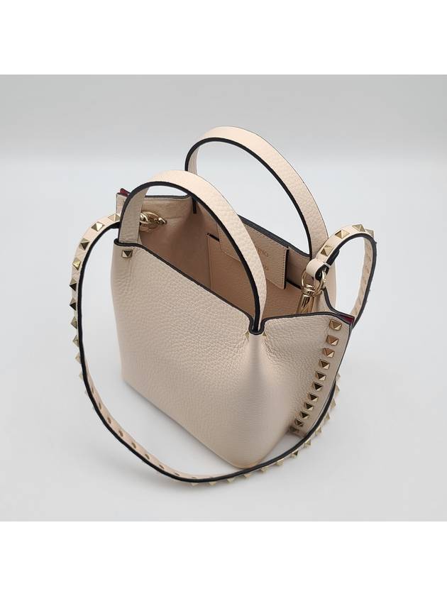 Rockstud Strap Tote Bag Ivory - VALENTINO - BALAAN 7