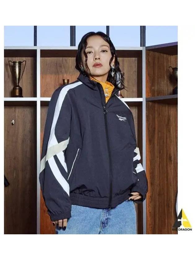 Hyori Lee wearing legend warm up windbreaker black - REEBOK - BALAAN 1