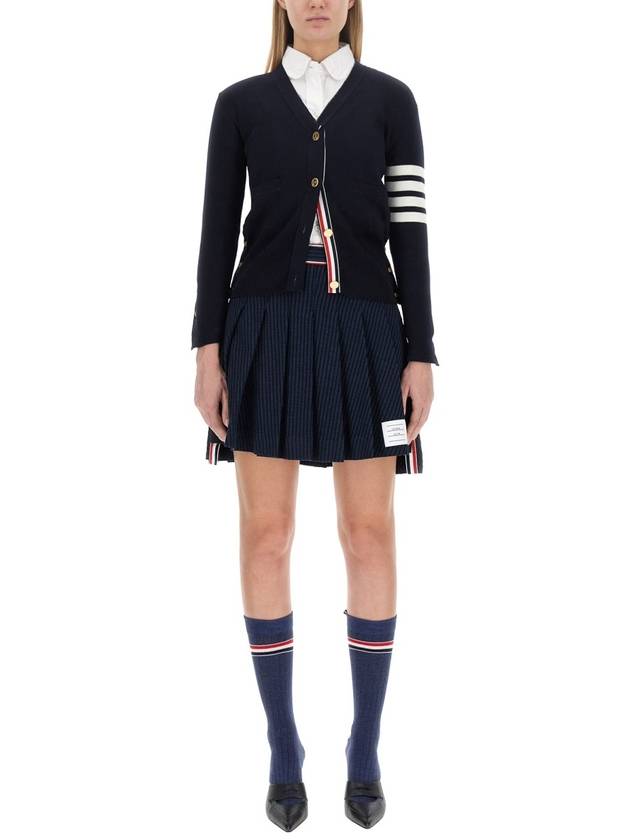 CARDIGAN CON SCOLLO A V - THOM BROWNE - BALAAN 4