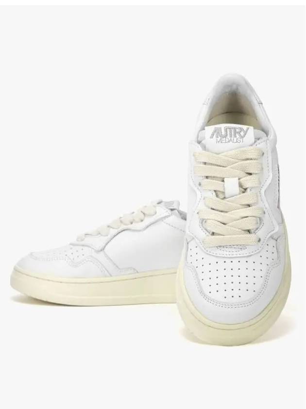 Medalist Logo Patch Low Top Sneakers White - AUTRY - BALAAN 5