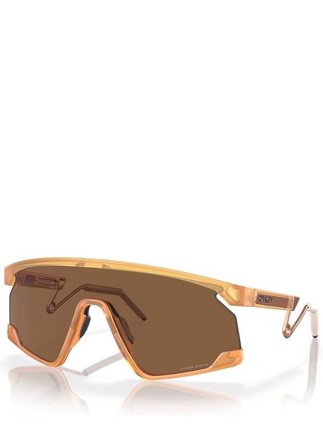 Oakley OO9237 Matte Transparent Light Curry - OAKLEY - BALAAN 2