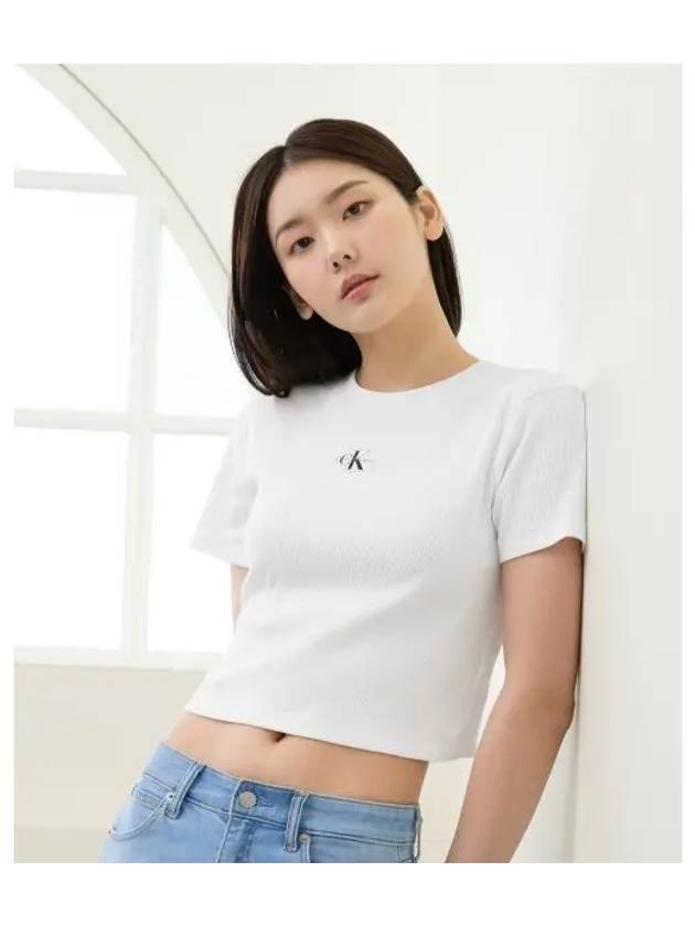 JEANS Women s White Logo Badge Cropped Short Sleeve T Shirt J221595 YAF - CALVIN KLEIN - BALAAN 2