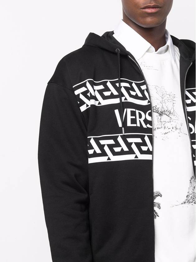 Signature Greca Logo Print Zip-Up Hoodie Black - VERSACE - BALAAN 7